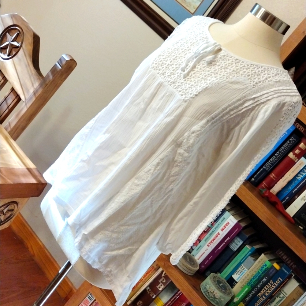 Life Style Med white lace Boho top